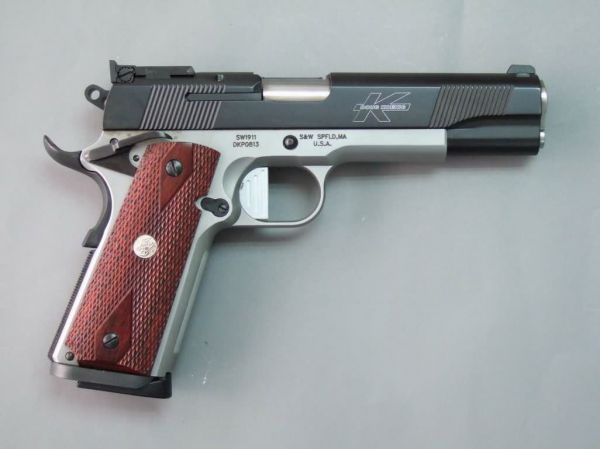 在ava中,sw1911拥有手枪中最高的射程,同时还具备7发子弹数,再加上